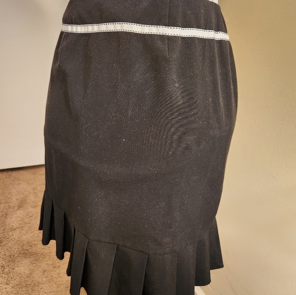Larry Levine Black Stretch Skirt With Embroidered White Ribbon Size 8 Pleated - Picture 7 of 13